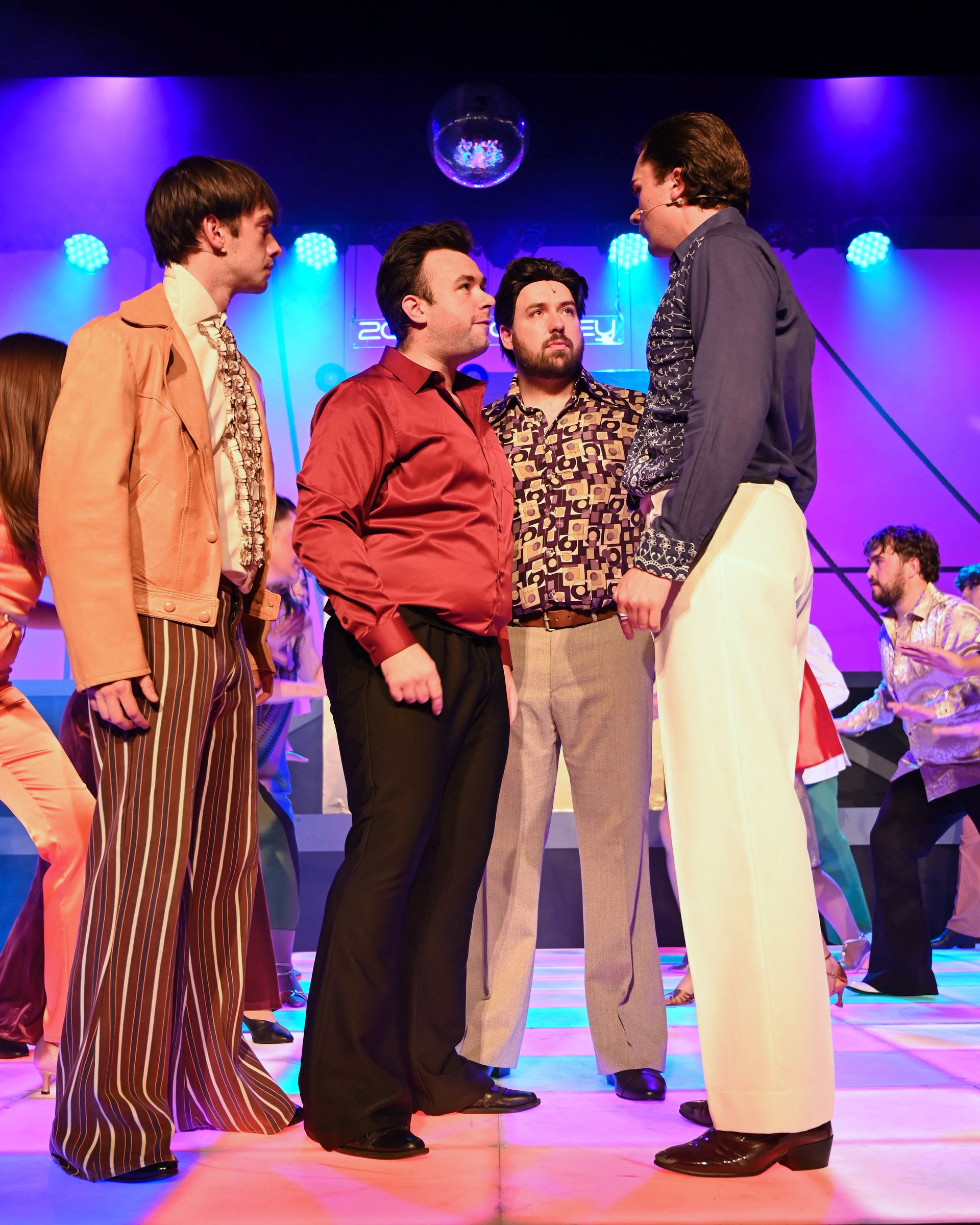 Saturday Night Fever :: Hertford Dramatic and Operatic Society