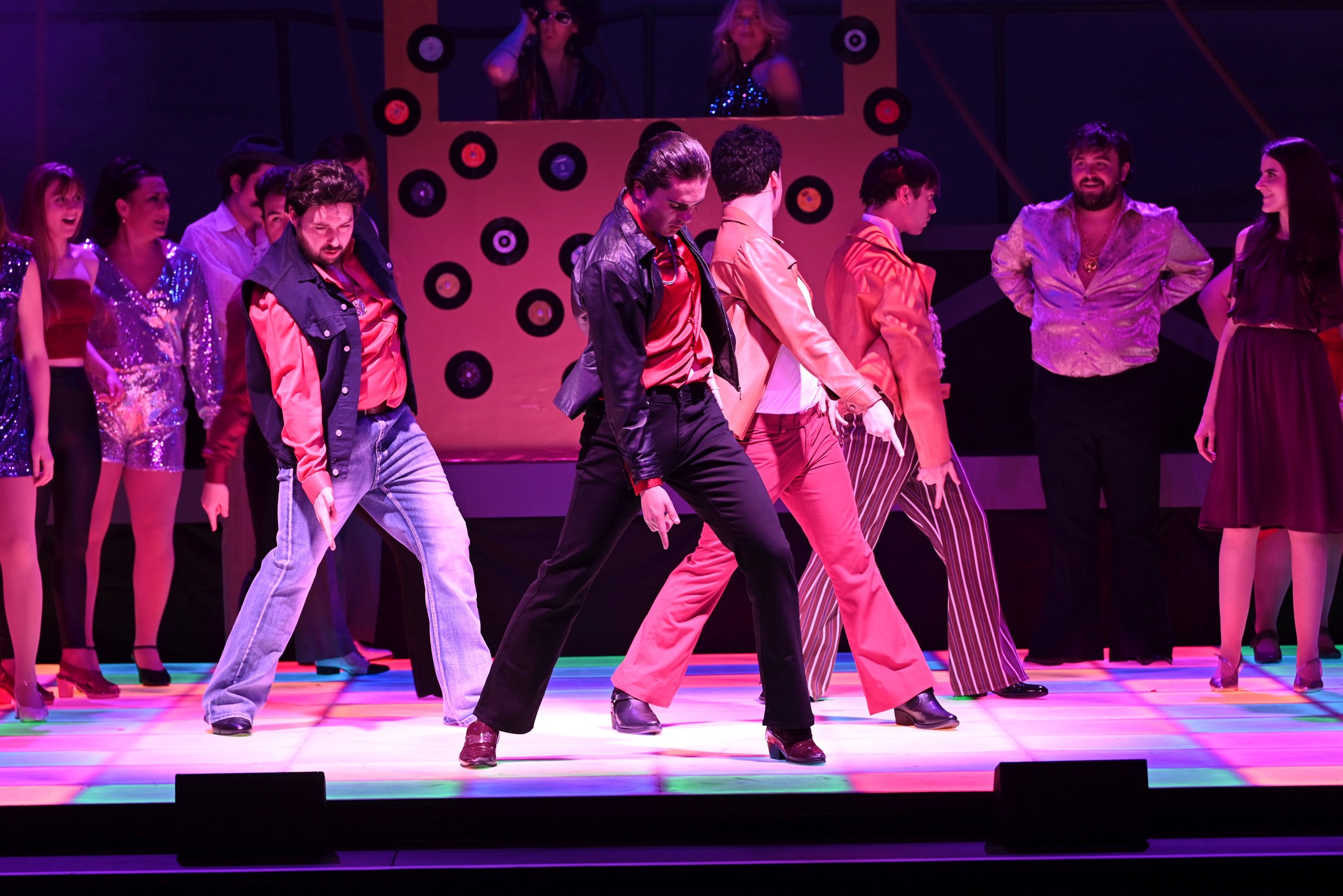 Saturday Night Fever :: Hertford Dramatic and Operatic Society