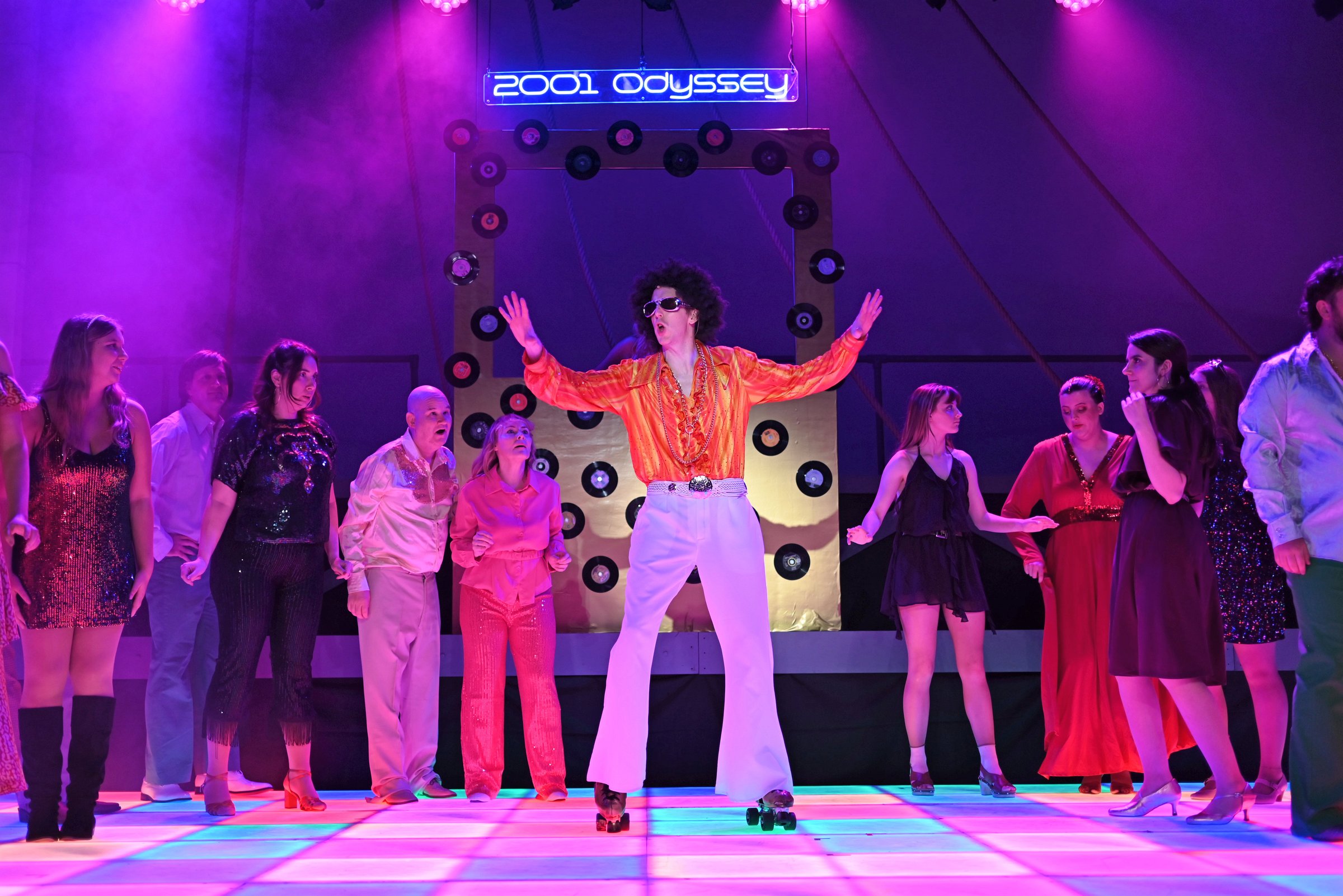 Saturday Night Fever :: Hertford Dramatic and Operatic Society