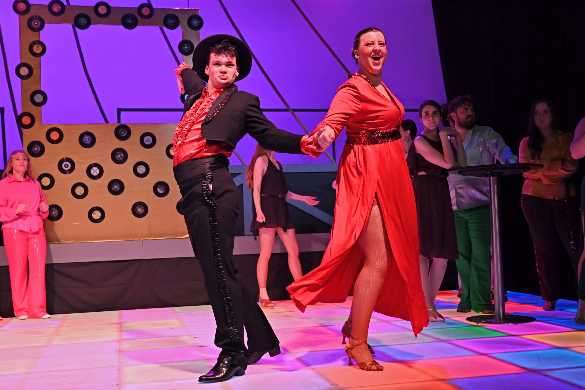 Saturday Night Fever :: Hertford Dramatic and Operatic Society
